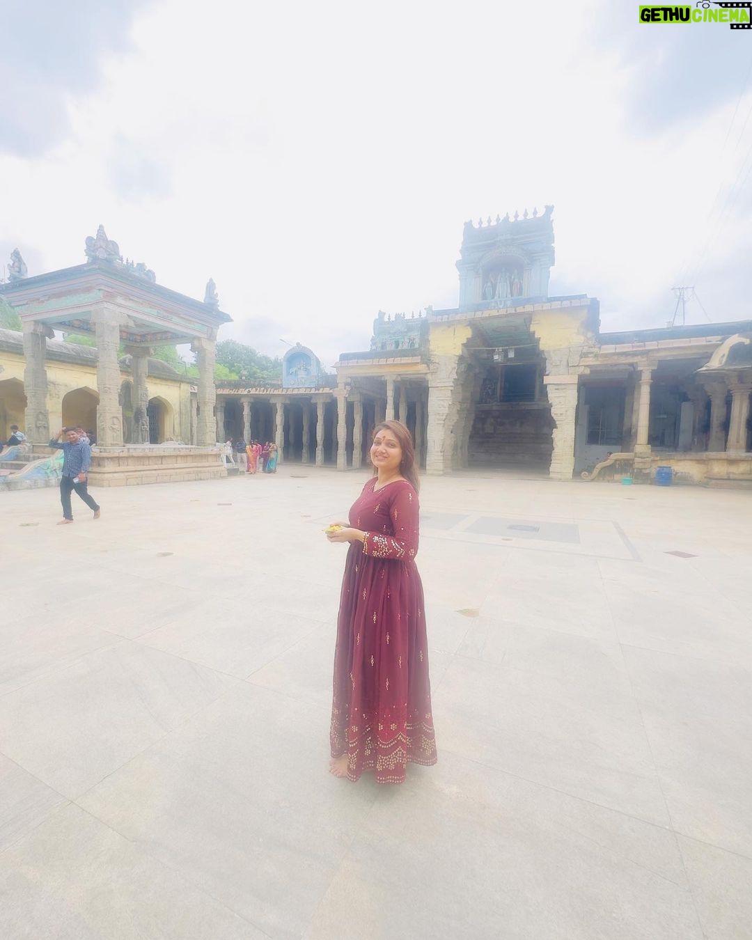 Priyanka Nalkari Instagram - #babycuttingsingamalai #elephantlove #mylovetowardselephant #temple #manargudi #positivevibes #tamilnadu #happyme #sengamalam🐘 Outfit @srisai_13 ❤️