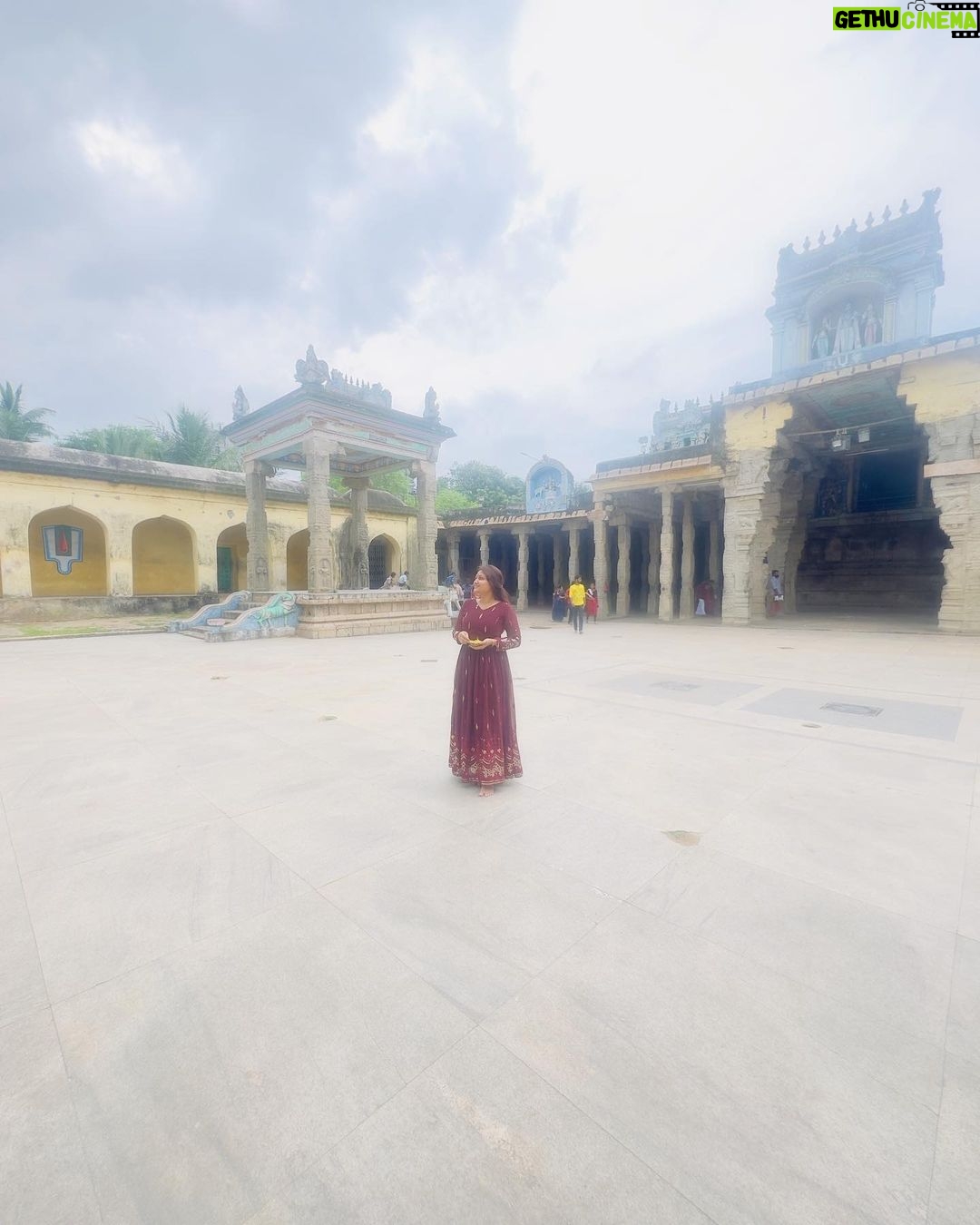Priyanka Nalkari Instagram - #babycuttingsingamalai #elephantlove #mylovetowardselephant #temple #manargudi #positivevibes #tamilnadu #happyme #sengamalam🐘 Outfit @srisai_13 ❤️