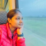 Priyanka Nalkari Instagram – #malaysia #earlymorningface #trainexperience #happyhome #goodmorning