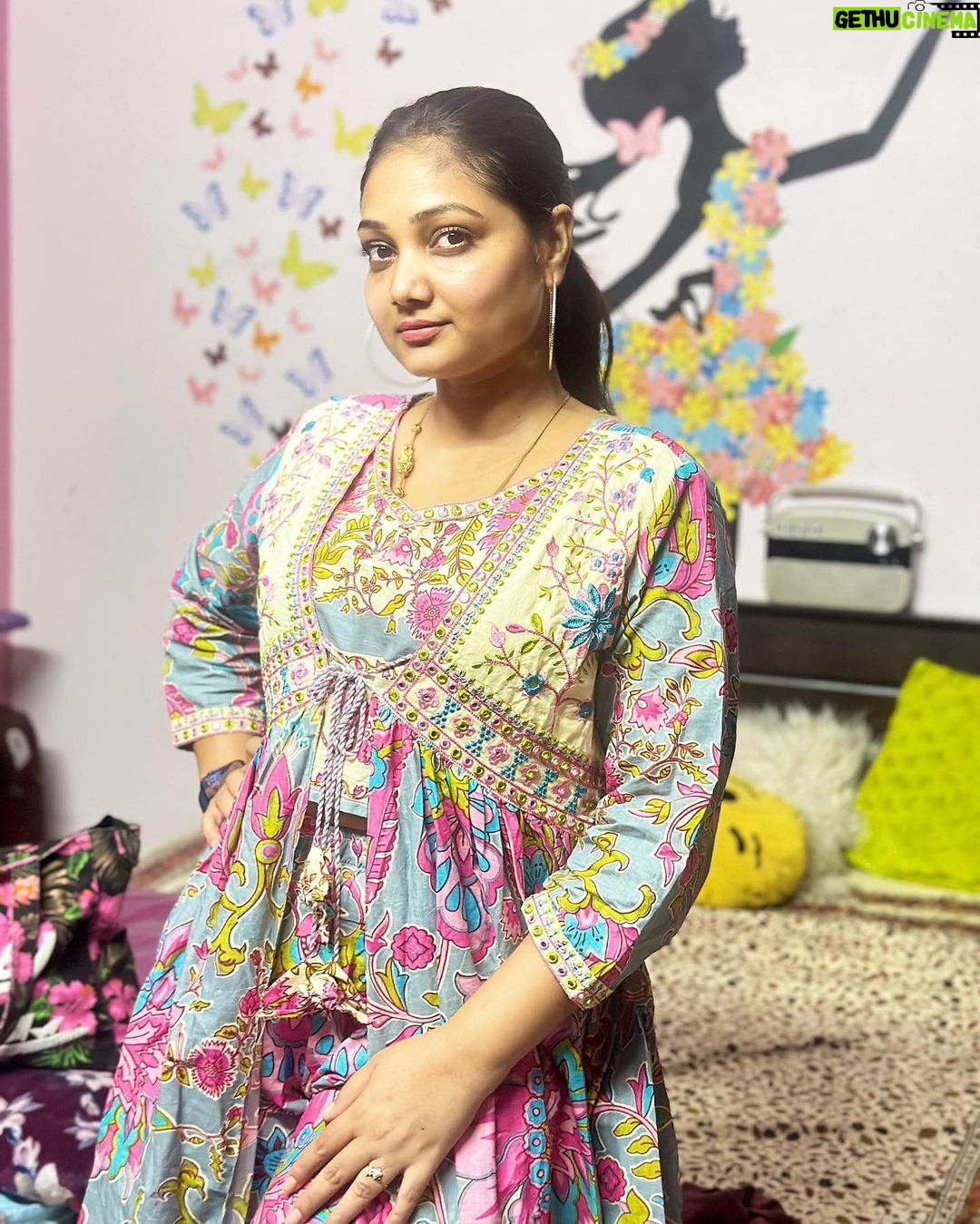 Priyanka Nalkari Instagram - “FREEDOM IS IN YOU, ITS YOUR JOB TO UNCLOCK IT “. Outfit @close2_heart_collections ❤️