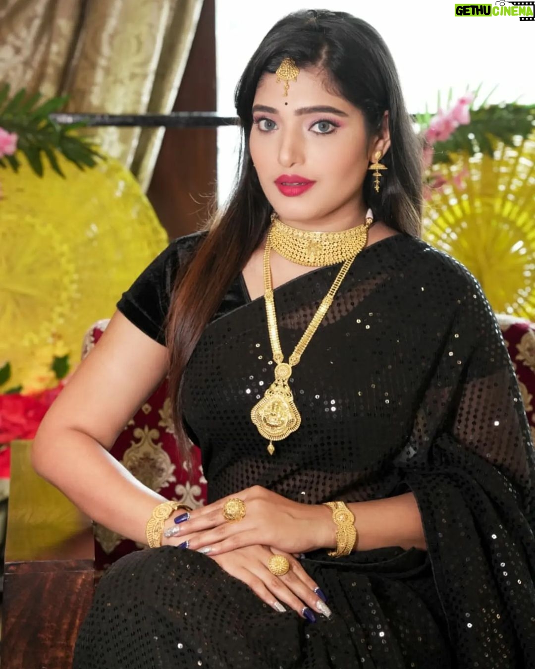 Priyanka Panigrahi Instagram - #blackbeauty❤️