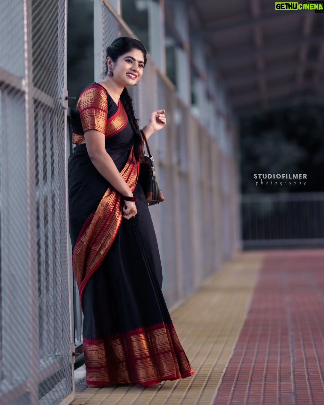 Priyankha Masthani Instagram - 🖤🖤🖤 Makeover:- @rashi__makeupartist Saree:- @anicham_boutique Pc:- @anicham_boutique