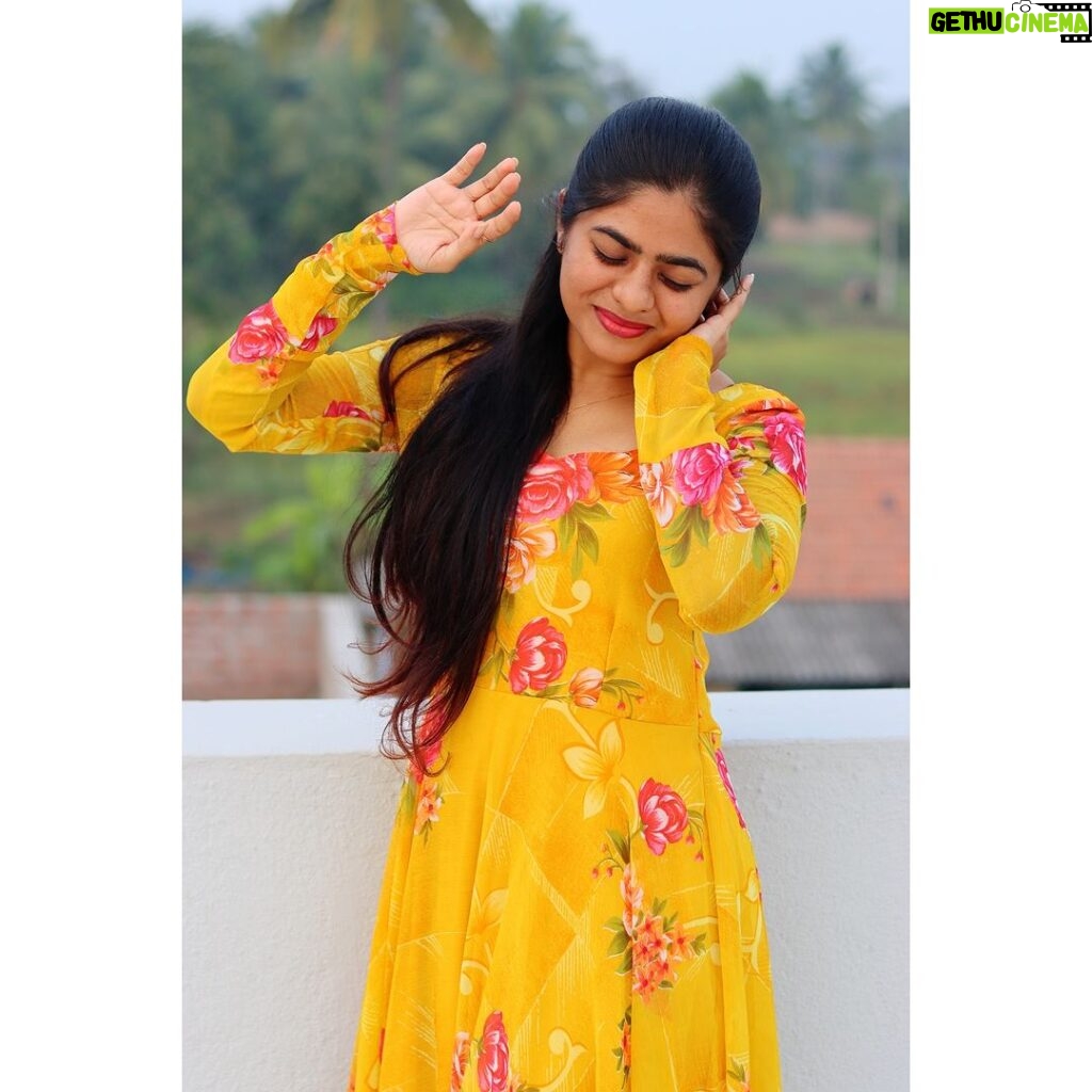 Priyankha Masthani Instagram - Radiating happiness under the sun ☀️ Outfit:- @tarika_designer Omalur, Salem district.