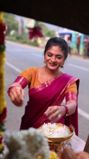 Priyankha Masthani Instagram - சாமிக்கிட்ட சொல்லி வச்சு சேர்ந்ததிந்தச் செல்லக்கிளியே…🤍
Halfsaree:- @the_apparelstores
Vc:- @studiofilmer 
Editing:- @yadhiraphotography 
Makeover:- @rashi__makeupartist

#saamikitta #samikitta #vannakanave #templeshoot #halfsaree #tamplevideo #90ssongs #priyankhamasthani #priyankha #villagegirl #salemponnu #masthani #priyanka #mastani #90ssongs #TrendingReels