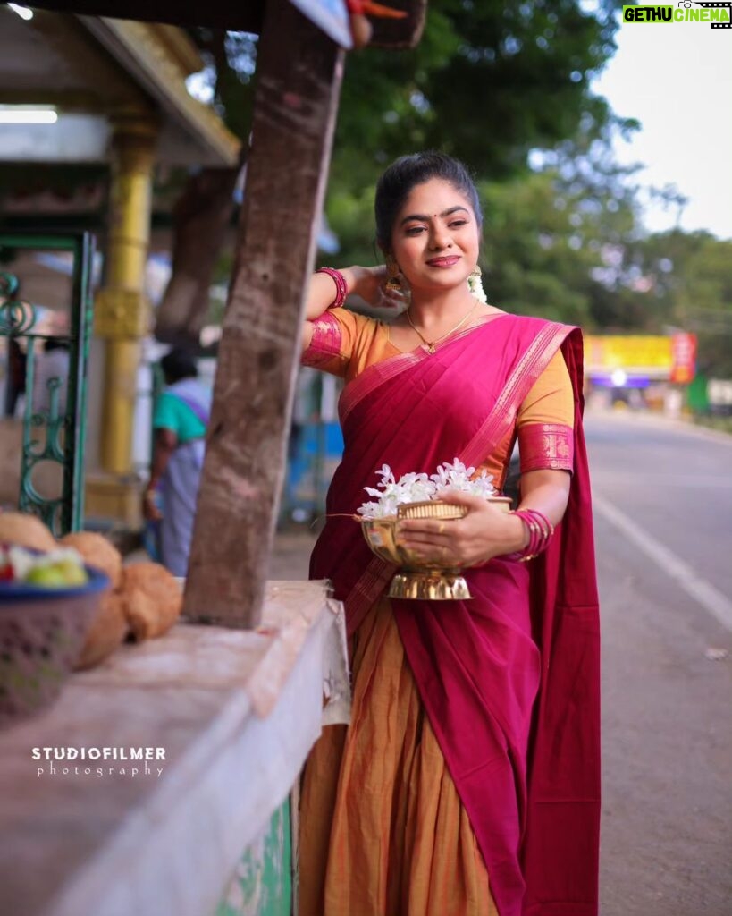 Priyankha Masthani Instagram - En paarvai unnodu Un bommai kannodu🤍 Halfsaree:- @the_apparelstores Makeover:- @rashi__makeupartist Pc:- @studiofilmer Salem, Tamilnadu
