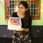 Priyankha Masthani Instagram - 600k Family❣️ #celebration #priyankhamasthani #priyankha #villagegirl #salemponnu #masthani #priyanka #mastani #instareels #instafamily #cake cutting #instagramcake Omalur, Salem district.