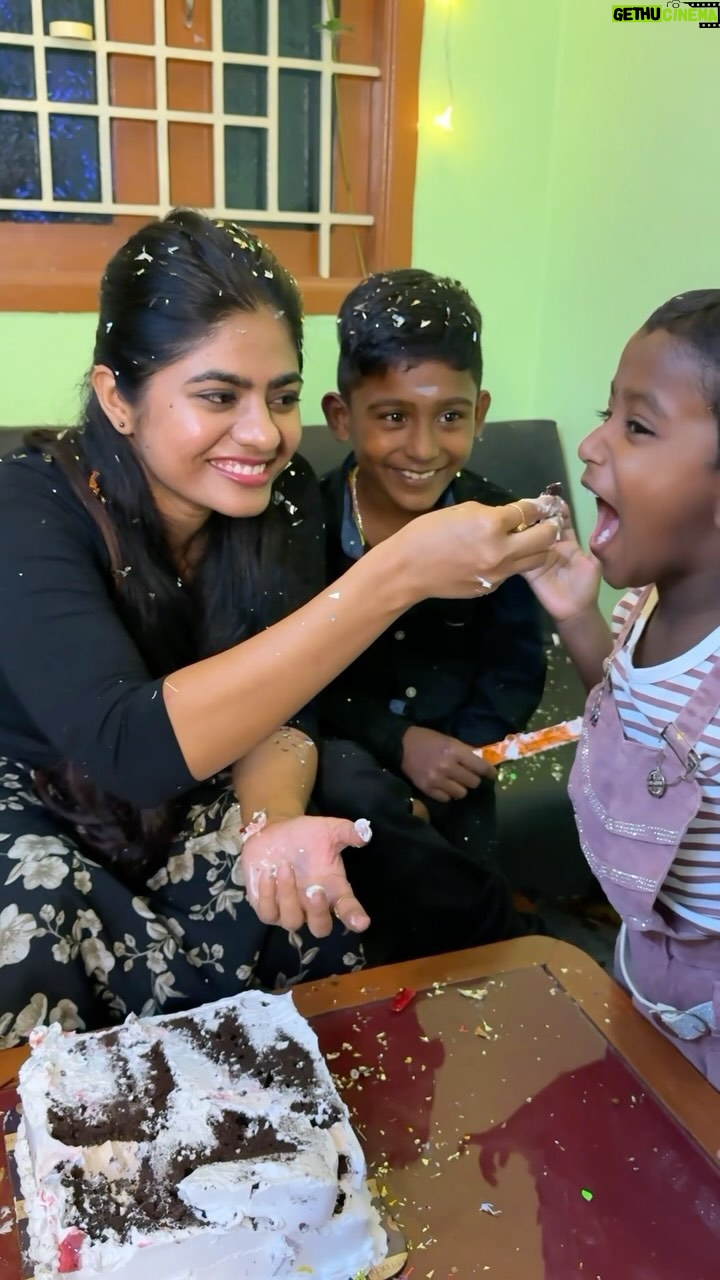 Priyankha Masthani Instagram - Thanks to All my insta family for your huge Love and support ❣️ #celebration #priyankhamasthani #priyankha #villagegirl #salemponnu #masthani #priyanka #mastani #instareels #instafamily #cake cutting #instagramcake Omalur, Salem district.