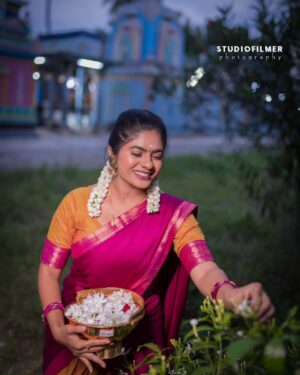 Priyankha Masthani Instagram - நாணத்திற்கு விடுதலை
கொடுத்தேன் வளையல்களும்
தலைக் கவிழ்ந்தது🤍

Pc:- @studiofilmer
Outfit:- @the_apparelstores 
Makeover:- @rashi__makeupartist 
Bangles:- @sdk_bangles