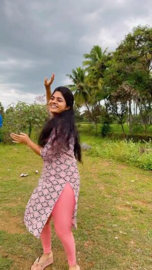 Priyankha Masthani Instagram - இயற்க்கையோட இயற்க்கையா இணைஞ்சிறலாம்😅