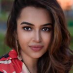 Pujita Ponnada Instagram - City streets In frame @pujita.ponnada Shot by @vishwasgonsalves Mumbai, Maharashtra