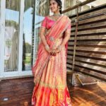 Pujita Ponnada Instagram - Destination weddings are so much fun❤️ Outfit customised by @bhargavi.amirineni Jewellery customised by @tyaanijewellery MUA @ppmakeoverartistry_official #pujitaponnada #photoshoot Allepeye Backwaters, Kerala