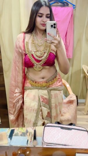 Pujita Ponnada Instagram - Feeling like a ‘Yuvarani’ 👑 

#pujitaponnada #yuvarani #jorugahusharuga #johu