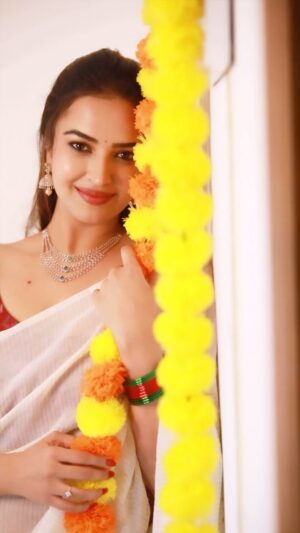 Pujita Ponnada Instagram - 🪔🪔🪔

Shot by @thescienceofphoto 

#happydiwali #reels #reelsindia #pujitaponnada #diwali