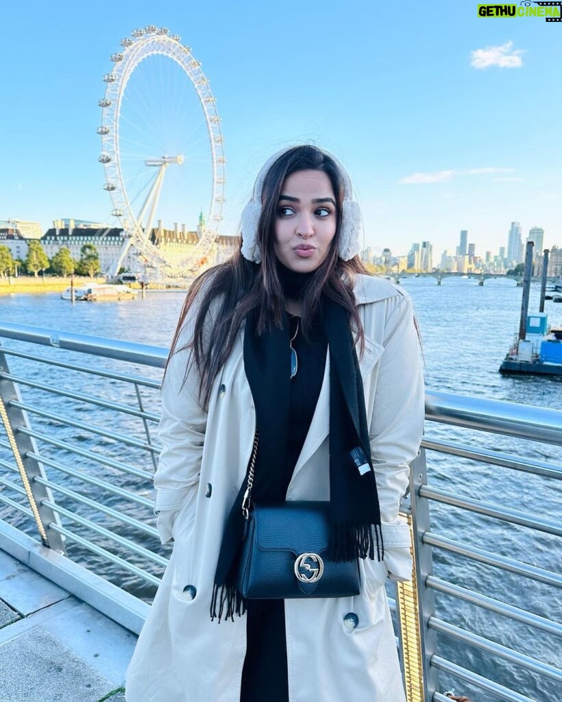 Pujita Ponnada Instagram - This weather takes some getting used to 🥶 Happy Wednesday y’all 🦋 #pujitaponnada #ukdiaries #london #travel London, United Kingdom