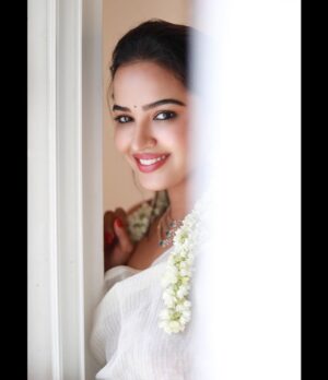 Pujita Ponnada Instagram - A happy state of mind ✨🫶🏻

📸 @thescienceofphoto 

#pujitaponnada #happyglow