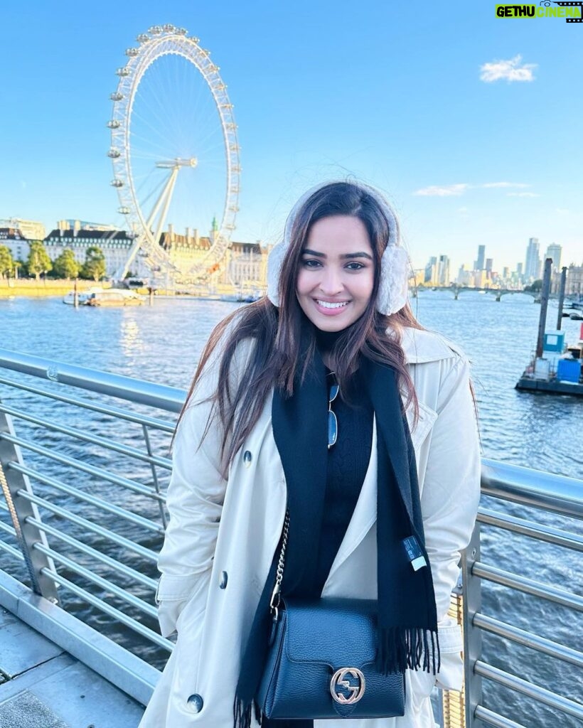 Pujita Ponnada Instagram - This weather takes some getting used to 🥶 Happy Wednesday y’all 🦋 #pujitaponnada #ukdiaries #london #travel London, United Kingdom