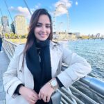 Pujita Ponnada Instagram - Weekends exploring places >>>> #pujitaponnada #ukdiaries #london #travel Golden Jubilee Bridge, London