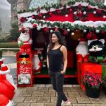 Pupul Bhuyan Instagram - Merry everything and a happy always! 🎁❤️🎄🎅 . . . . . [ merry Christmas, bana Hills, Vietnam, holidays, new year 2024 , influencer, traveller, travel blogger, globetrotters, Instagram growth] Bà Nà Hills Fantasy Park