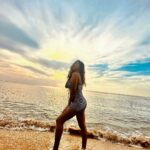 Pupul Bhuyan Instagram - Never miss a Sunset at Phu Quoc 🏝️ . . . . . #phuquoc #vietnam #vietnamdiaries #vietnamtravel #travelblogger #traveller #globetrotter #sunset #pupulbhuyan Phú Quốc