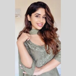 Purneima Day Instagram - 🤍
.
#purniemaadey #photooftheday #ethnicwear