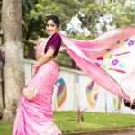 Purneima Day Instagram - For Star Prawaha Ganeshostav 2023 ✨️ . 24th September Sunday at 7pm only on @star_pravah ! #kunyarajachigaturani #purniemaadey . Clicked by @aartilokhandeofficial makeup: @blushandbeauties_20 Hair :@brushesandblushes Costumes:@aaishvy_designs ❤️ Jwellery by- @amairajewellery_official Mumbai, Maharashtra