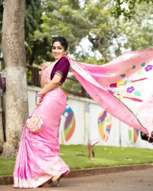 Purneima Day Instagram - For Star Prawaha Ganeshostav 2023 ✨️
.
24th September 
Sunday at 7pm 
only on @star_pravah !
#kunyarajachigaturani
#purniemaadey .
Clicked by @aartilokhandeofficial
 makeup: @blushandbeauties_20 
Hair :@brushesandblushes
Costumes:@aaishvy_designs ❤️
Jwellery by- @amairajewellery_official