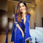 Purneima Day Instagram - Anywhere I go I always have my signature pose 😌 . Styled by @puja.patelll 🫰 . Weaeing moms antique Jewellery 🩷 #purniemaadey #kunyarajachigaturani Maharaja Palace