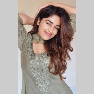 Purneima Day Instagram - 🤍
.
#purniemaadey #photooftheday #ethnicwear