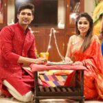 Purneima Day Instagram - ✨️Happy Diwali from us to you ✨️ . Mrunmayee - kabir ✨️ . PC @dsk0911 . #mrunmayee #kabir #kunyarajachigaturani #StarPravah Mumbai, Maharashtra