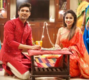 Purneima Day Instagram - ✨️Happy Diwali from us to you ✨️
.
Mrunmayee - kabir ✨️
.
PC @dsk0911 
.
#mrunmayee #kabir #kunyarajachigaturani
#StarPravah