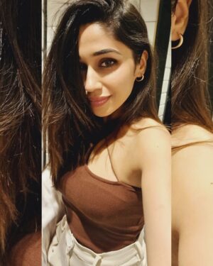 Purneima Day Instagram - 🤎
.
@dipashree_mali ♥️