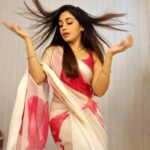 Purneima Day Instagram - Flipping my hair like nobody's business 🫰 . Being Mrunmayi ❤️ . #purniemaadey #StarPravah #mrunmayee #mrunmayi Future Studio Penthouse Goregaon