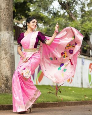 Purneima Day Instagram - For Star Prawaha Ganeshostav 2023 ✨️
.
24th September 
Sunday at 7pm 
only on @star_pravah !
#kunyarajachigaturani
#purniemaadey .
Clicked by @aartilokhandeofficial
 makeup: @blushandbeauties_20 
Hair :@brushesandblushes
Costumes:@aaishvy_designs ❤️
Jwellery by- @amairajewellery_official