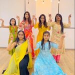 Purneima Day Instagram - Vibing shibing to #whatjhumka with these beauties ♥️ . @neha.mirajkar @thea.vaidya @vidhishadevnani @manyamangia @tejalpagdhare @aliaabhatt #jhumka #whatjhumka #purniemaadey #nehamirajkar Meraki Performing Arts Studio