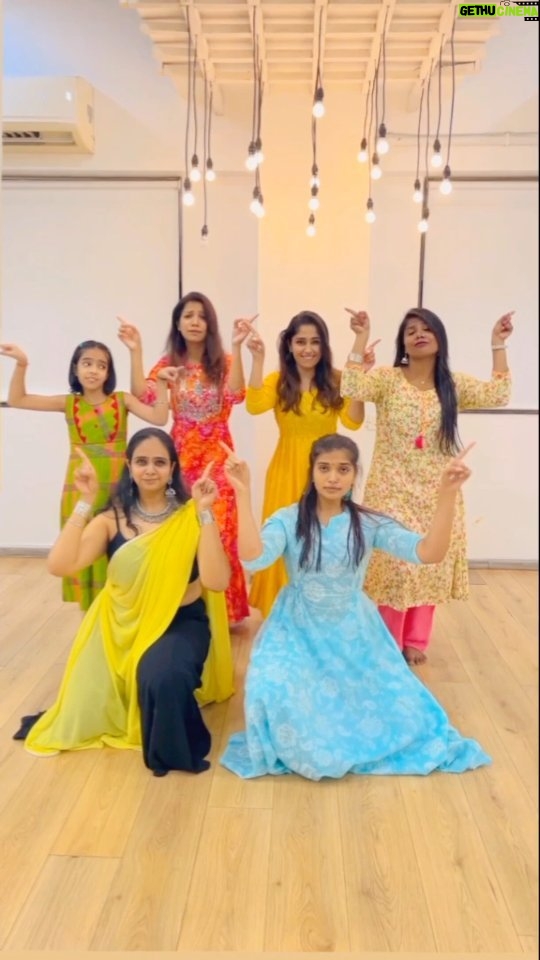 Purneima Day Instagram - Vibing shibing to #whatjhumka with these beauties ♥️ . @neha.mirajkar @thea.vaidya @vidhishadevnani @manyamangia @tejalpagdhare @aliaabhatt #jhumka #whatjhumka #purniemaadey #nehamirajkar Meraki Performing Arts Studio