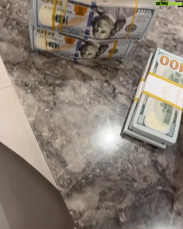 Quavo Instagram - Jus Ran the globe in 60sec ππΎ π πβΎοΈ