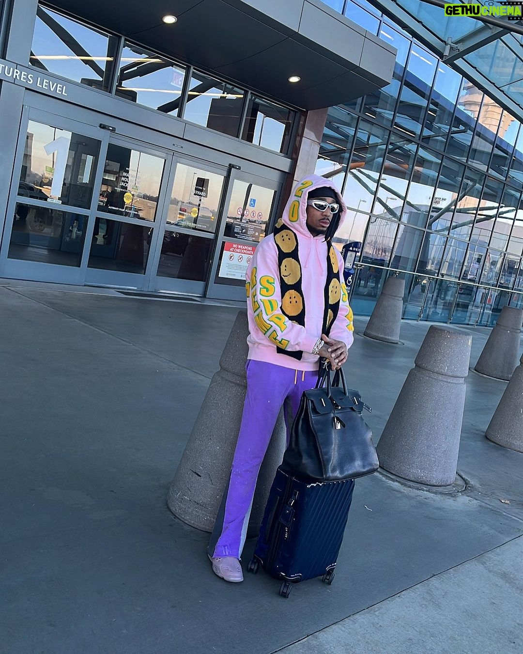Quavo Instagram - Jus Ran the globe in 60sec ππΎ π πβΎοΈ
