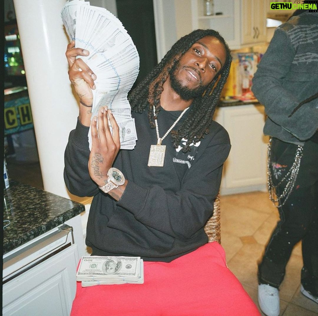 Quavo Instagram - 2k24 Started off the right way @migodomingo Happy bday bro NEVER SWITCHED NEVER WILL We donβt drive nomo twin rocket π got the wheel! WE GONE Yall Go fuck wit my boy P!! HBD π