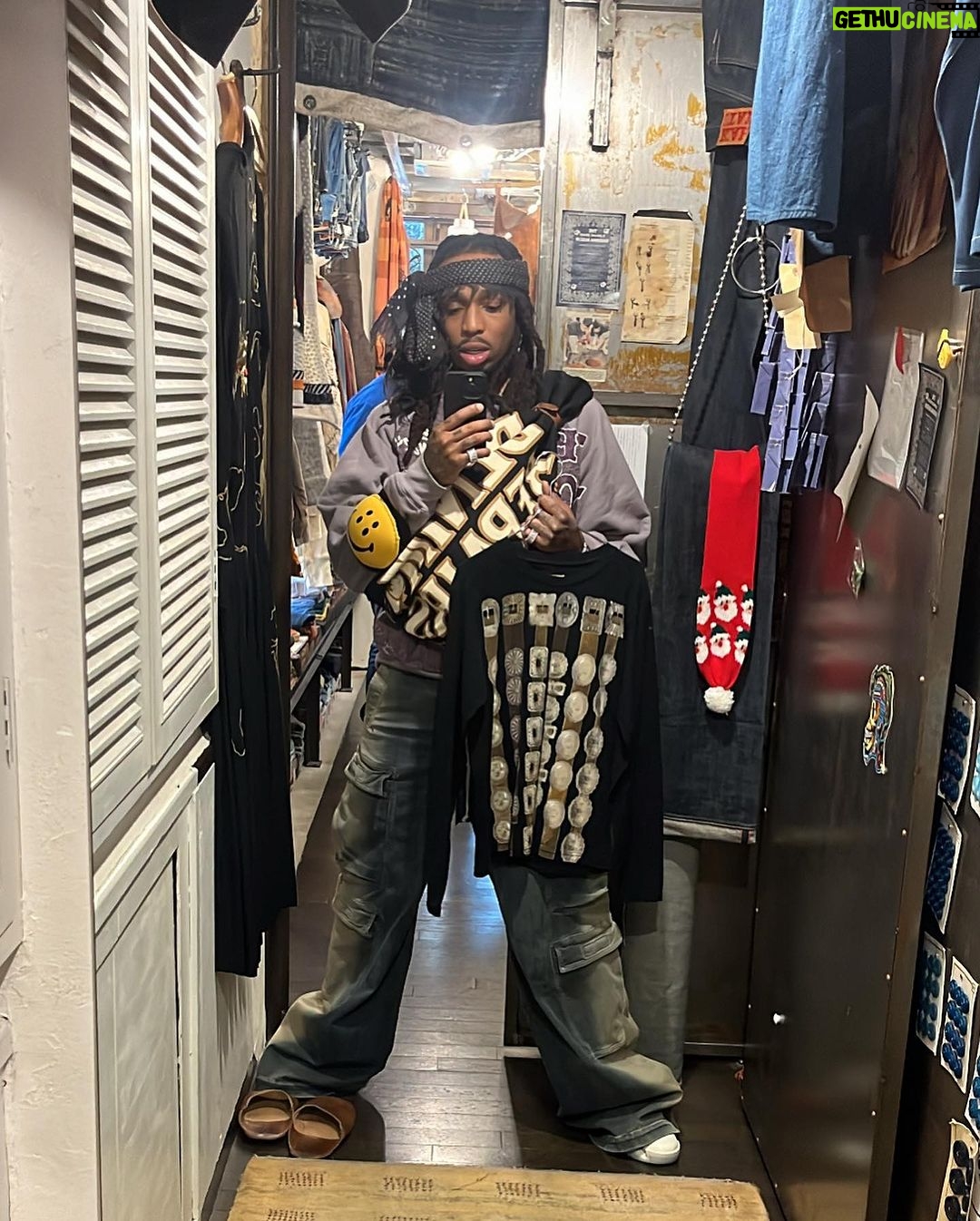Quavo Instagram - Japan 🇯🇵 demin yen seen nobody in em -Takeoff 🚀