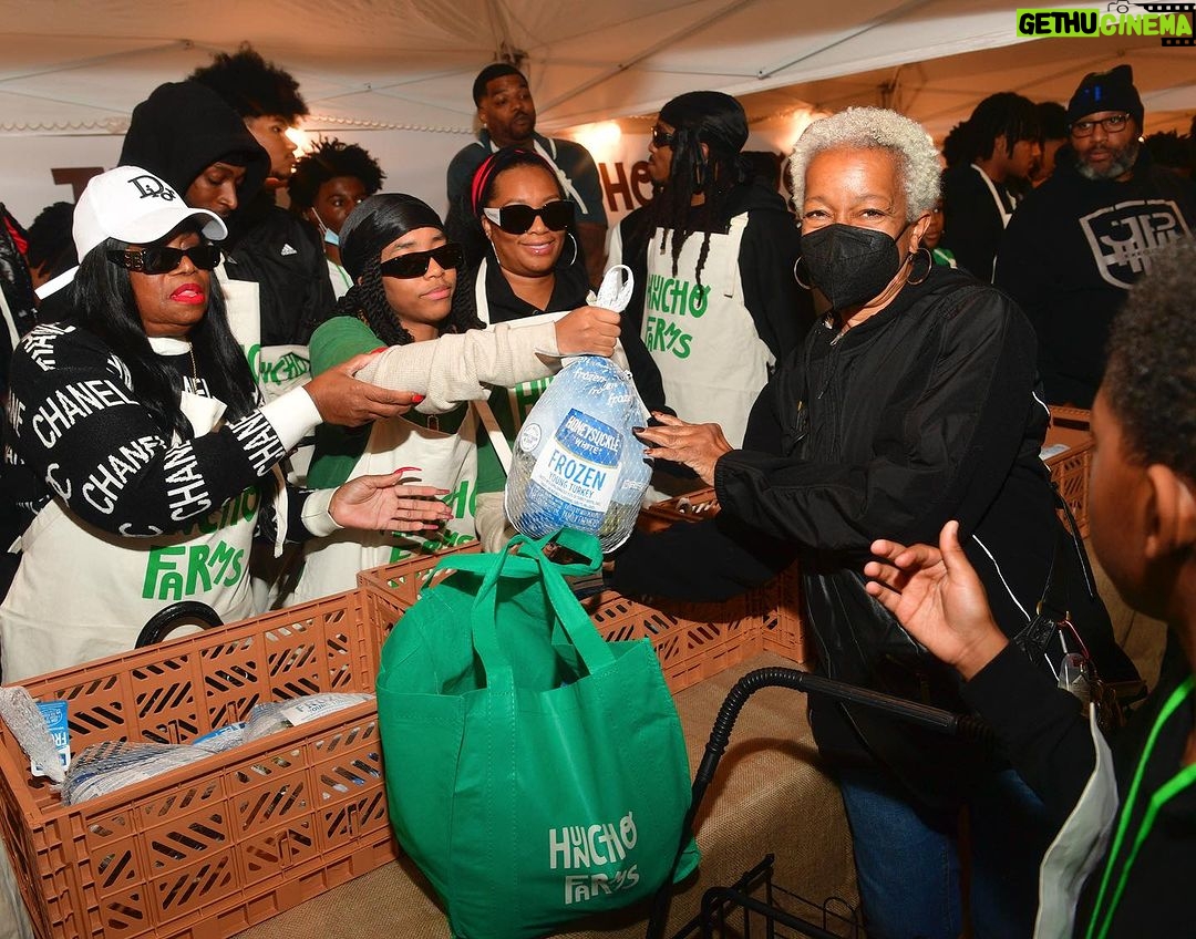 Quavo Instagram - YOU made it out it’s only right you give back - Huncho Farms @quavocares Happy Thanksgiving 🦃 Missing Phew but we kno he’s proud of us! 🚀 #longlivetakeoff Big Thanks To @urbanrecipe