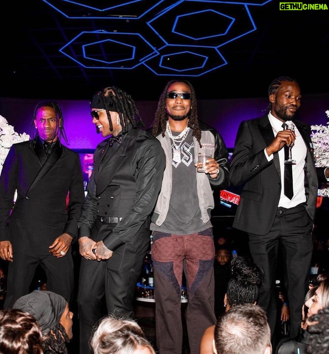 Quavo Instagram - Another one for US!!! Idk why nobody told me about a suit but I still had that shit onnnnn shidddd!! What a night @michaelrubin Reform Casino ๐ฐ NIGHT breaking โ๏ธ chains @meekmill ๐ช๐พItโs Bigger than WE!!!