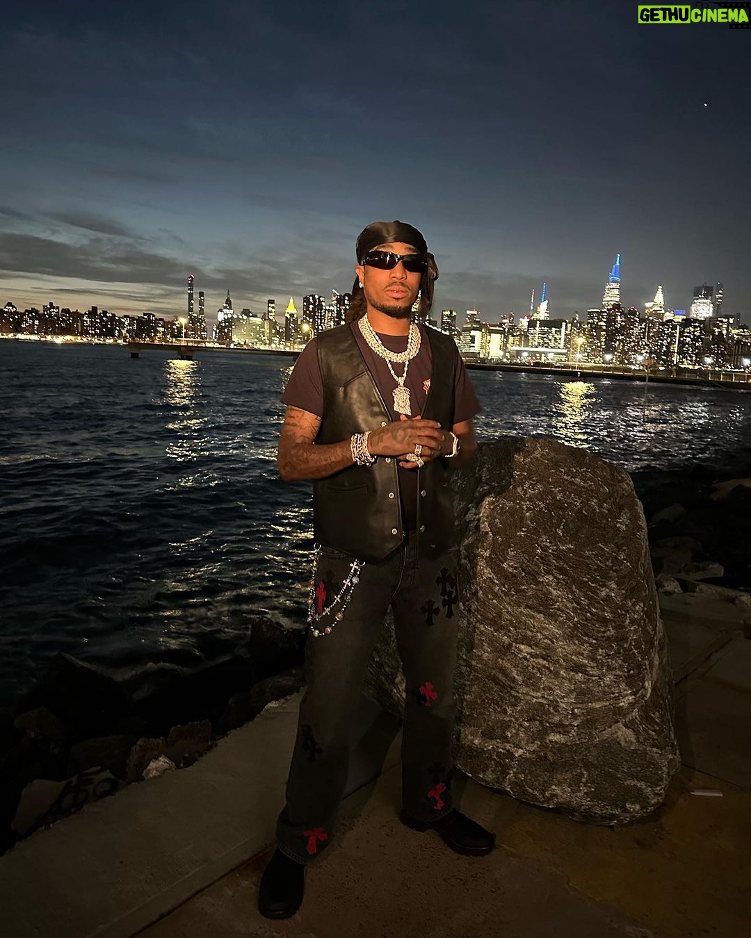 Quavo Instagram - I’m on a yatch it’s jus me and some broads how tf u think a nigga get ROBBED! 🤷🏾♂️ #Wall2Wall #RocketPower🚀 NYC, New York