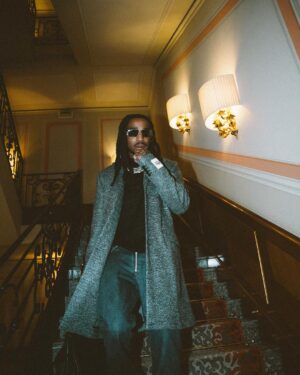 Quavo Instagram - It’s a stick in my trench switch in my Birkin @dolcegabbana said it’s Straight! 🚀