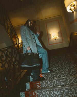 Quavo Instagram - It’s a stick in my trench switch in my Birkin @dolcegabbana said it’s Straight! 🚀