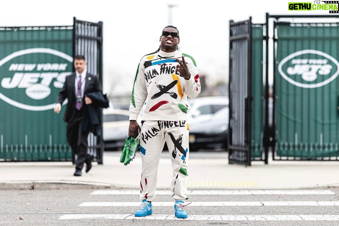 Quincy Williams Instagram - VILLIAN MENTALITY 🃏😈 MetLife Stadium