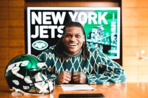 Quincy Williams Instagram - If I could tell my younger self 2 things I would tell him. 

*Don’t give up what you want most, for what you want now. 

*Believe in yourself. You can’t do ANYTHING you set your mind to, but you can do a hell of a lot and more than you think.