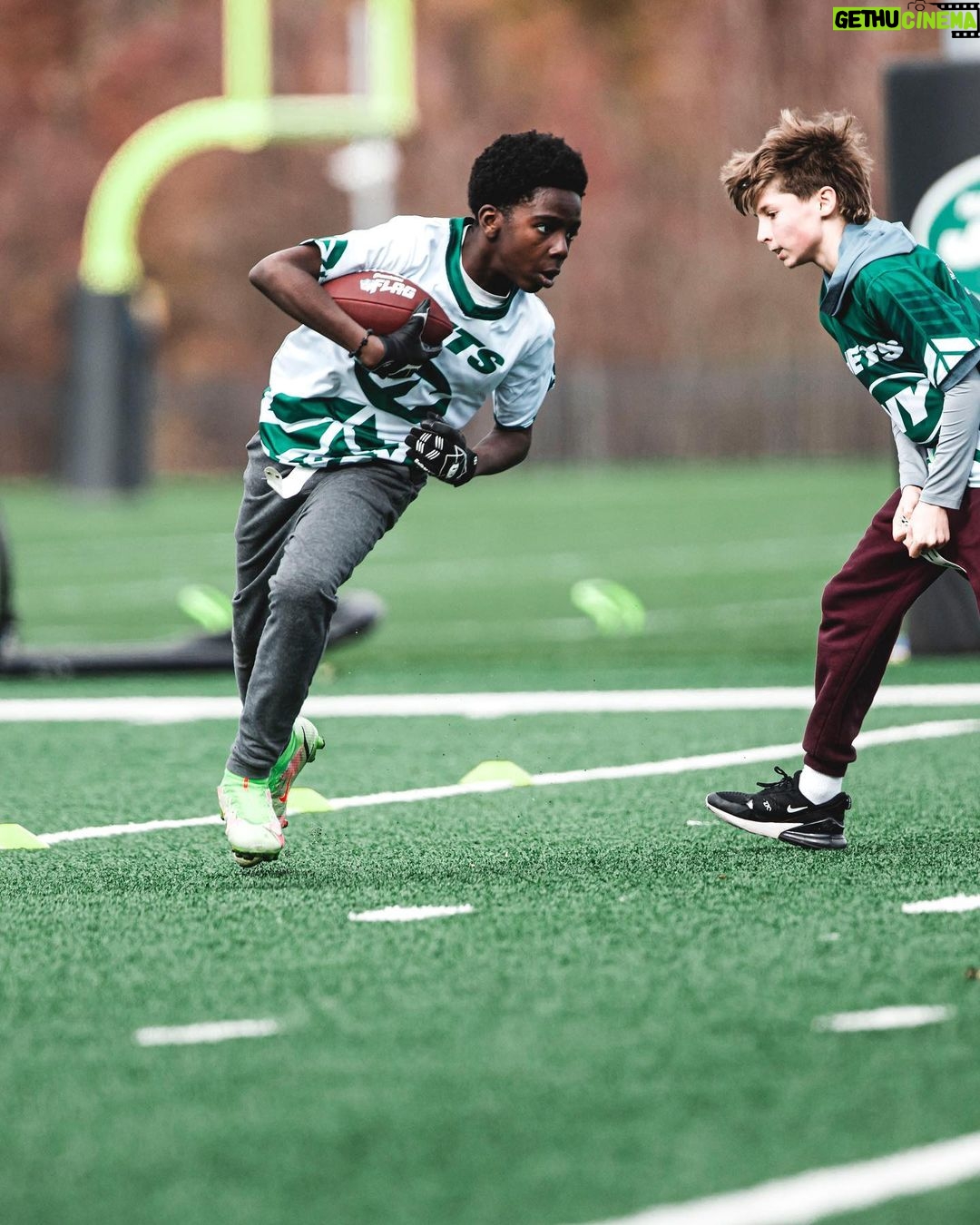 Quincy Williams Instagram - Thinking about picking up a new hobby… @itsviso what you think? NY Jets Training Center