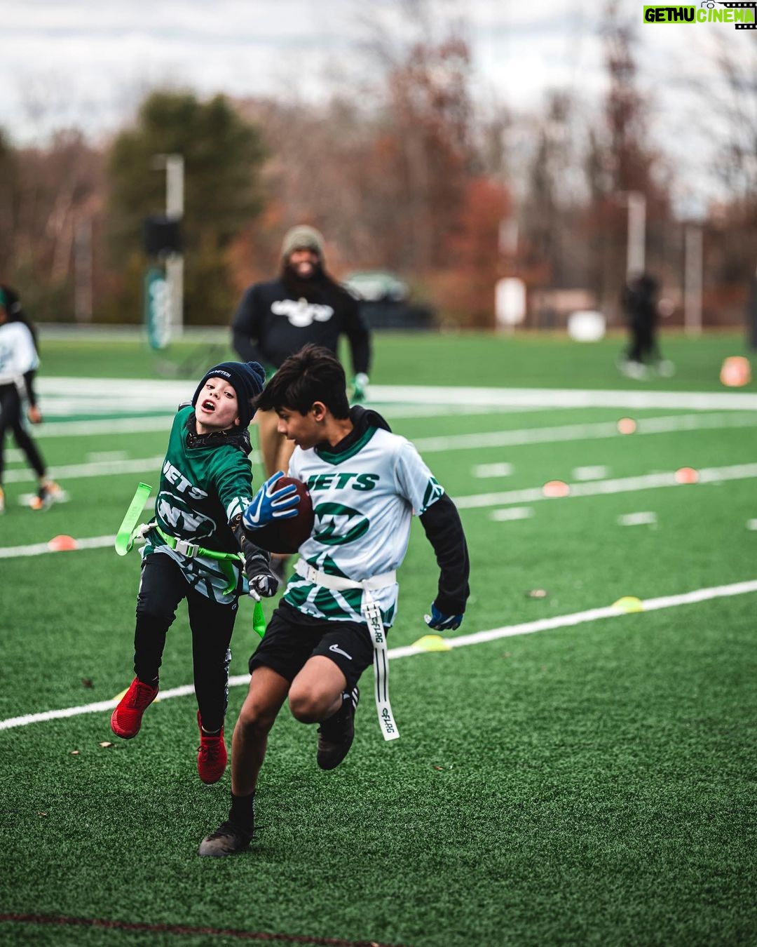 Quincy Williams Instagram - Thinking about picking up a new hobby… @itsviso what you think? NY Jets Training Center