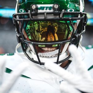 Quincy Williams Instagram - “One by one, they’ll hear my call. Then this wicked town, will follow my fall.” - Joker 📈