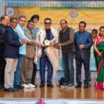 R. Sarathkumar Instagram - கடந்து சென்ற தசரா மற்றும் தீபாவளி பண்டிகையை முன்னிட்டு ஆக்லாந்தில் அமைந்துள்ள நியூசிலாந்து தெலுங்கு அசோசியேஷன் சார்பாக ஏற்பாடு செய்திருந்த கலை நிகழ்ச்சியில் சிறப்பு விருந்தினராக பங்கேற்றதில் மகிழ்ச்சி அடைந்தேன். அயல்நாடுகளில் இந்திய கலாச்சார விழாக்களை தொடர்ந்து கொண்டாடுவதன் வாயிலாக நமது பாரம்பரியத்தை தலைமுறை கடந்தும் கொண்டு செல்லும் நிர்வாகக்குழுவினருக்கு பாராட்டுகள். #NZTA_Diwali_Event_Auckland_2023